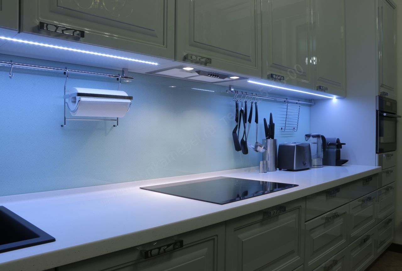 led подсветка на кухне под шкафами